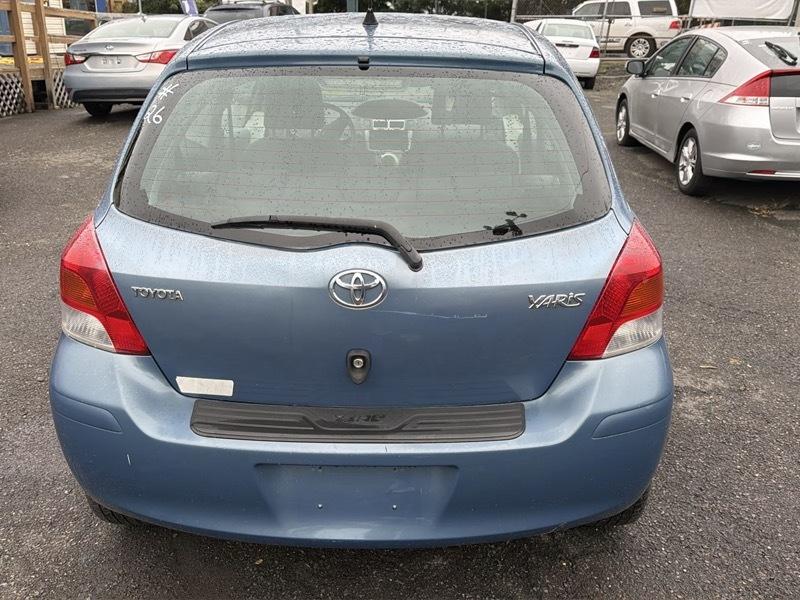 Toyota Yaris Liftback 3-Door MT 2010