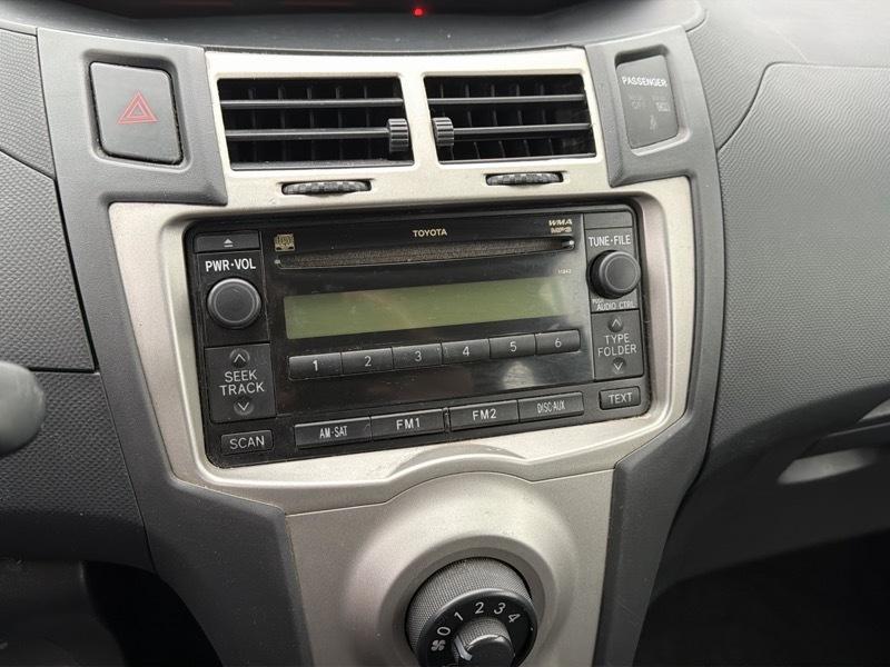 Toyota Yaris Liftback 3-Door MT 2010