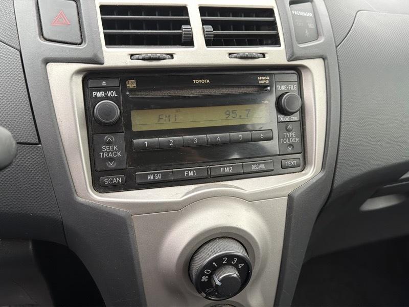 Toyota Yaris Liftback 3-Door MT 2010