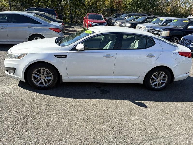 Kia Optima LX MT 2013