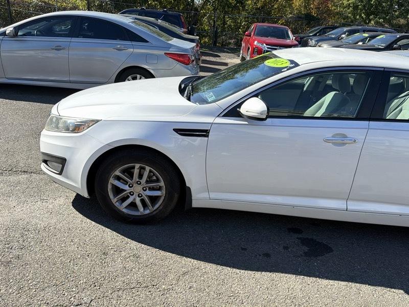 Kia Optima LX MT 2013