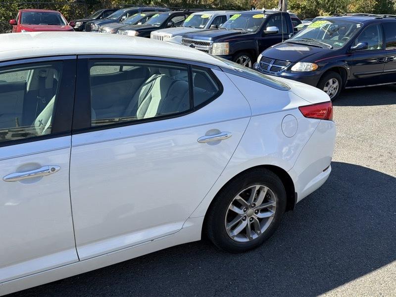 Kia Optima LX MT 2013