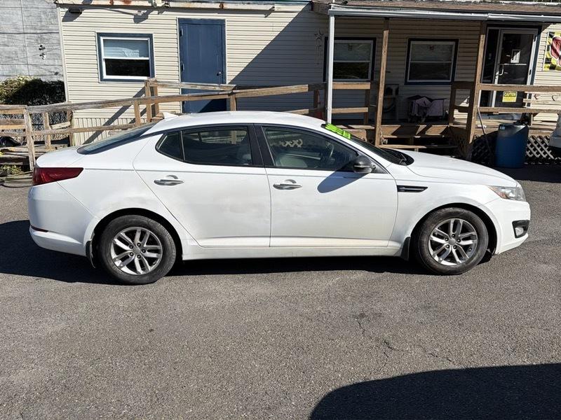 Kia Optima LX MT 2013