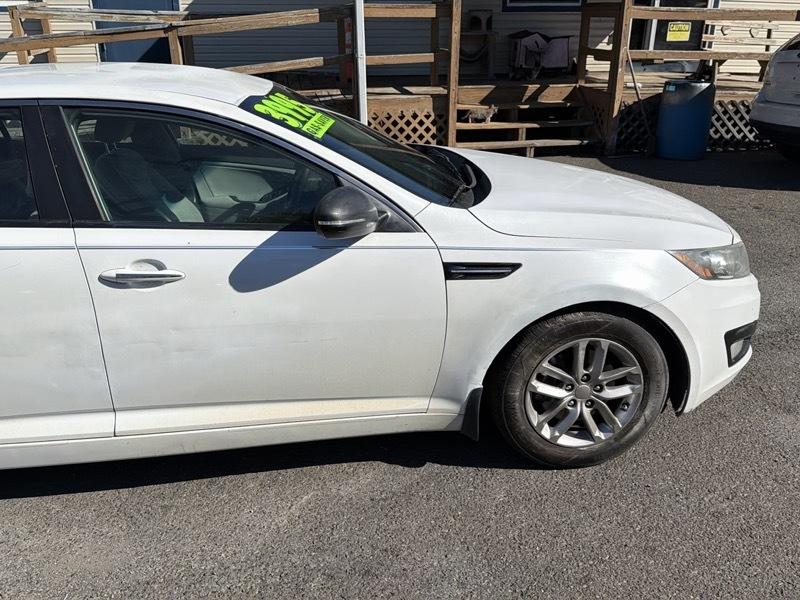 Kia Optima LX MT 2013