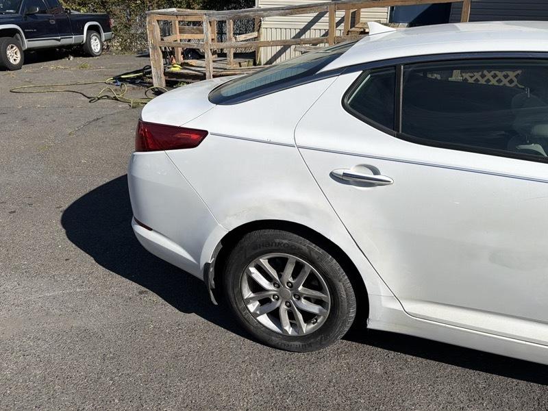Kia Optima LX MT 2013