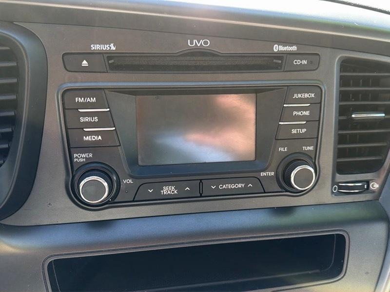 Kia Optima LX MT 2013