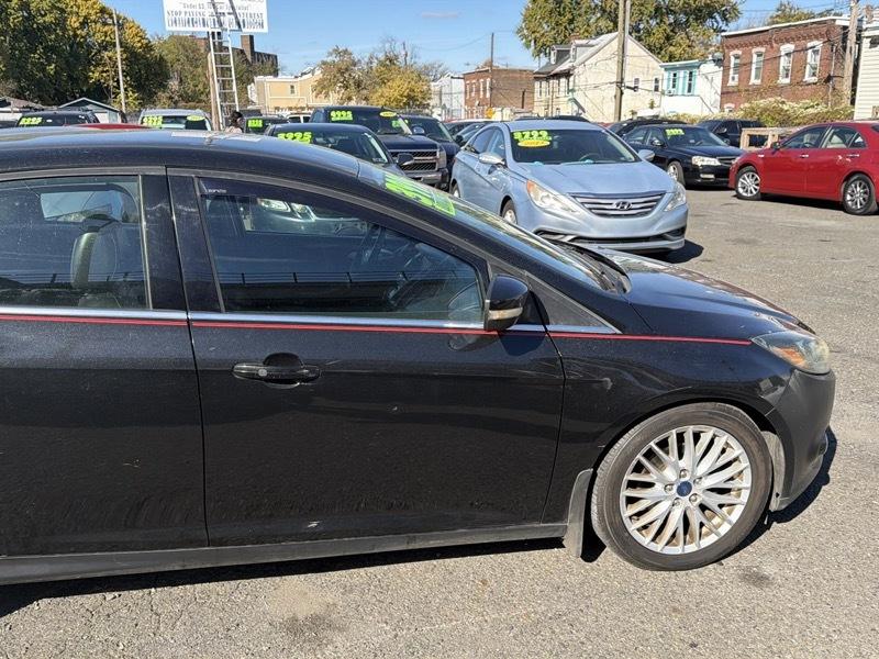 Ford Focus Titanium Hatch 2014
