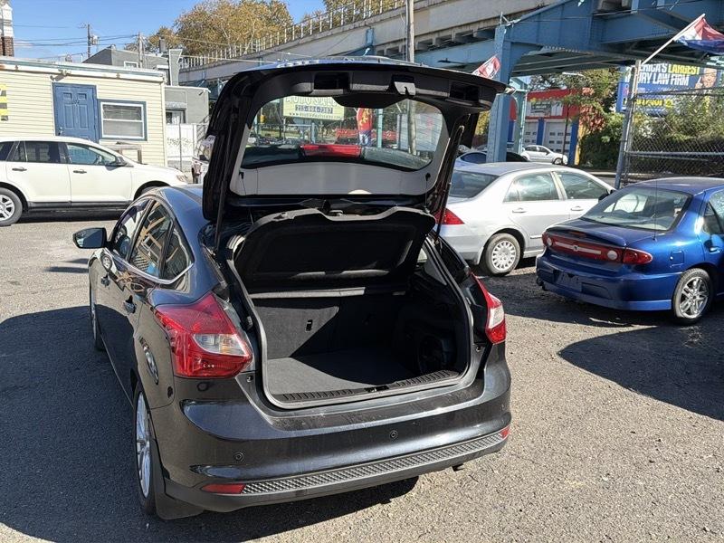 Ford Focus Titanium Hatch 2014