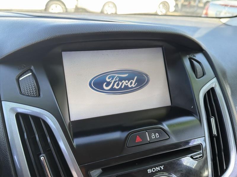 Ford Focus Titanium Hatch 2014