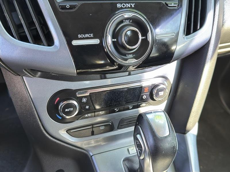 Ford Focus Titanium Hatch 2014