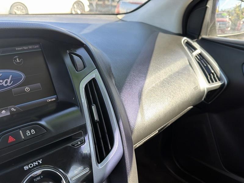 Ford Focus Titanium Hatch 2014