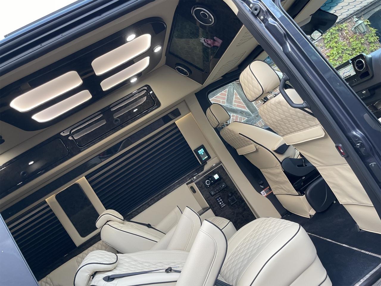 Mercedes-Benz Sprinter Van  2025