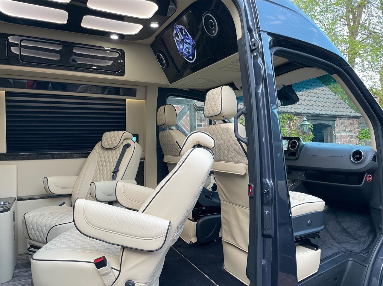 Mercedes-Benz Sprinter Van  2025