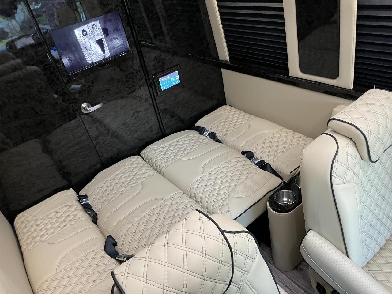 Mercedes-Benz Sprinter Van  2025