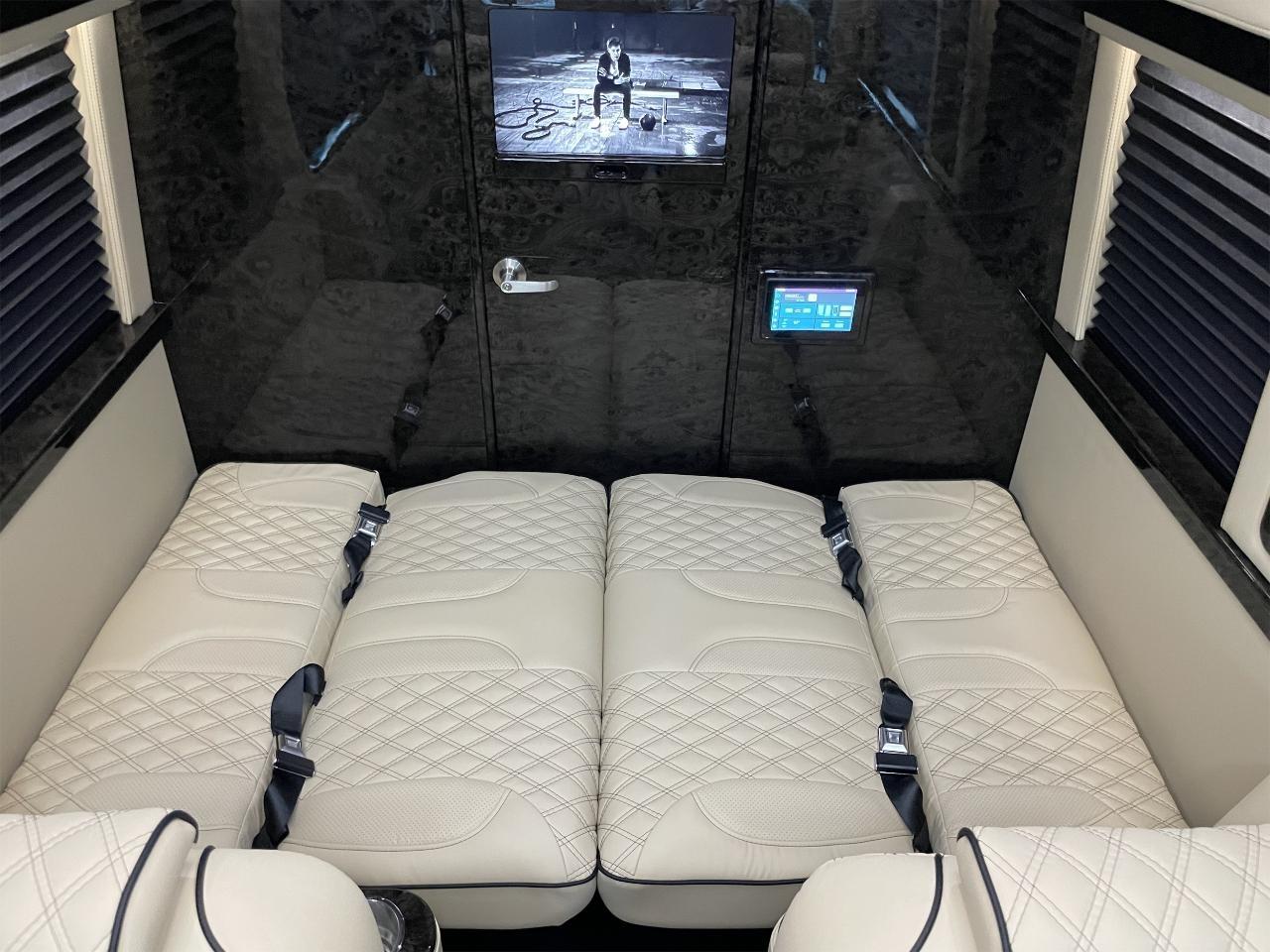 Mercedes-Benz Sprinter Van  2025