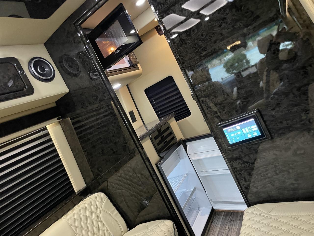 Mercedes-Benz Sprinter Van  2025