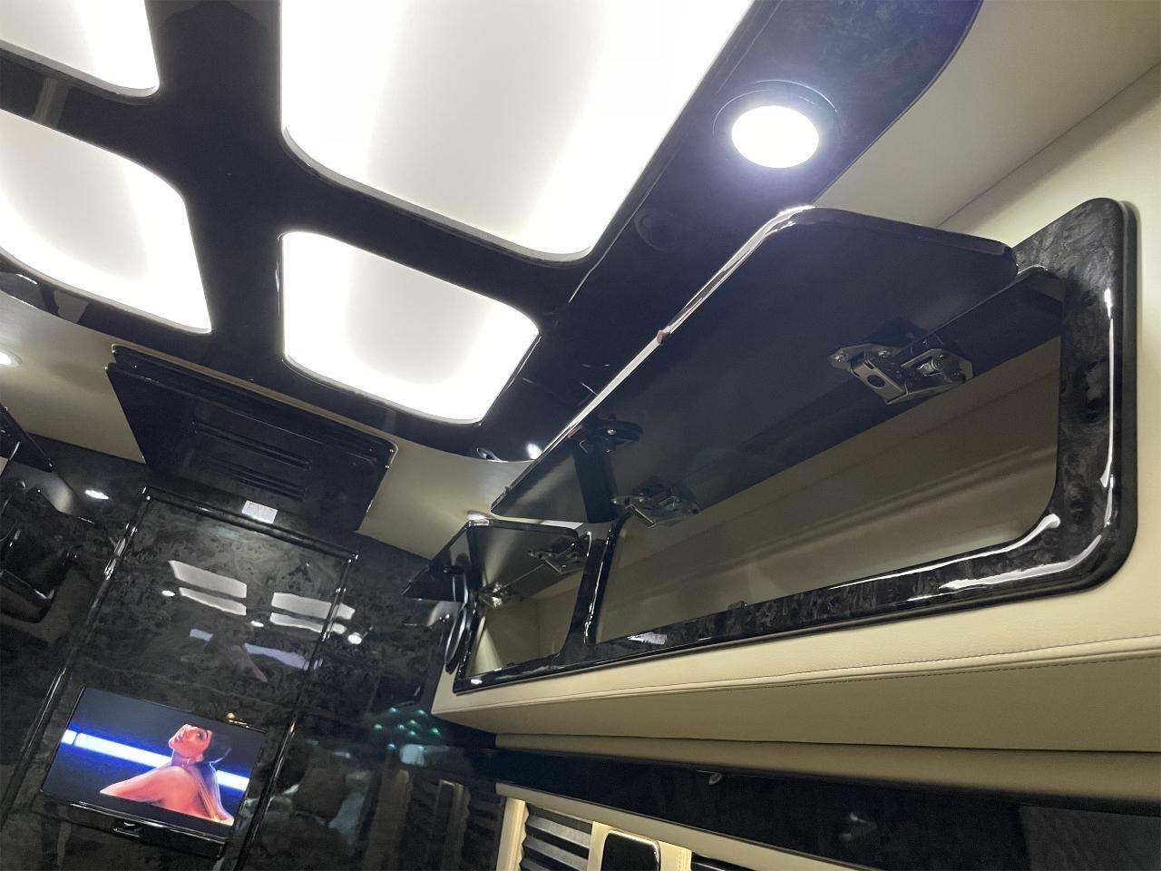 Mercedes-Benz Sprinter Van  2025