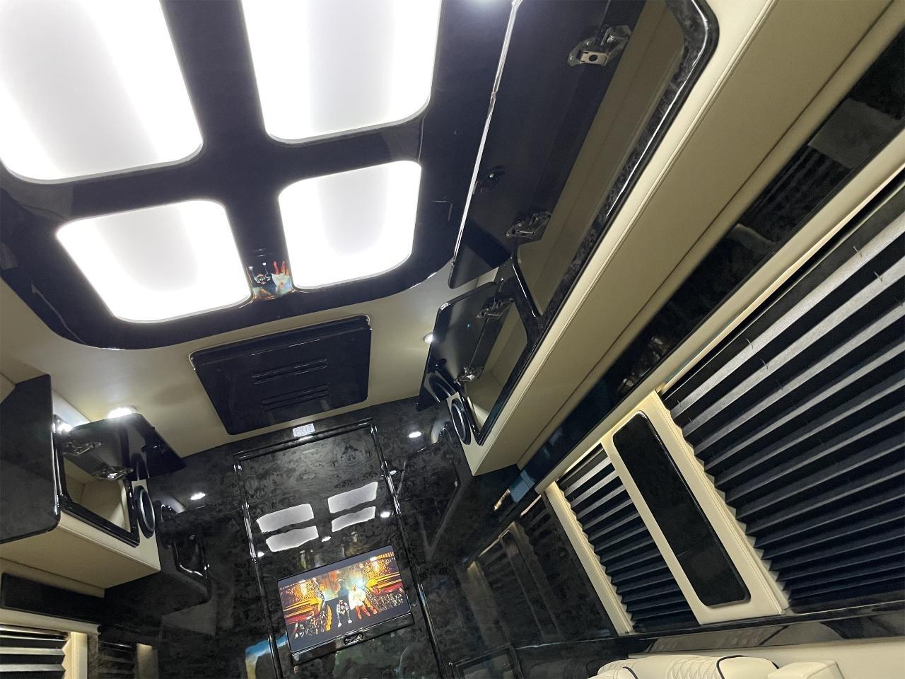 Mercedes-Benz Sprinter Van  2025
