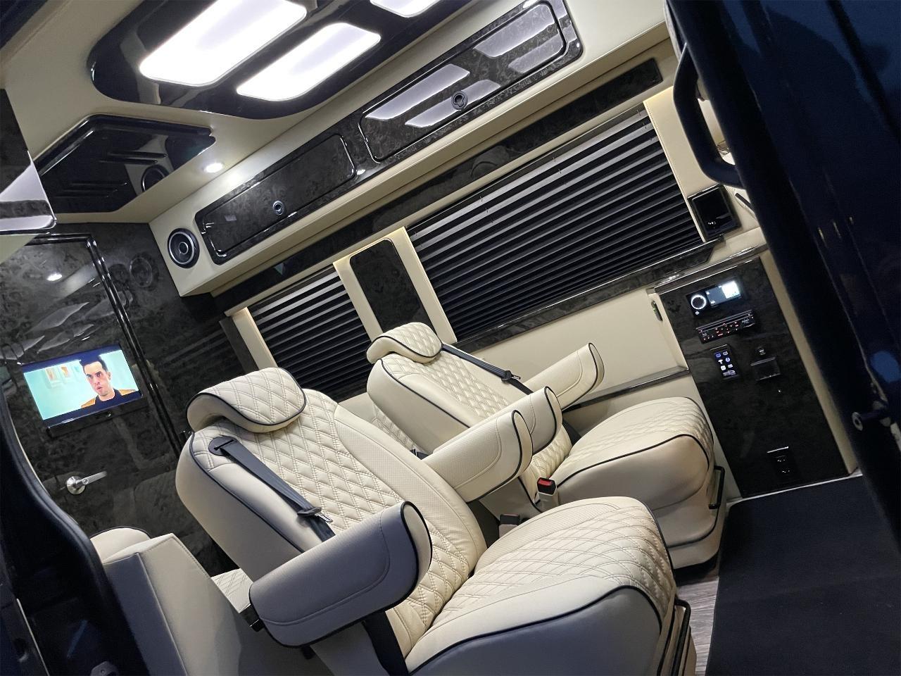 Mercedes-Benz Sprinter Van  2025