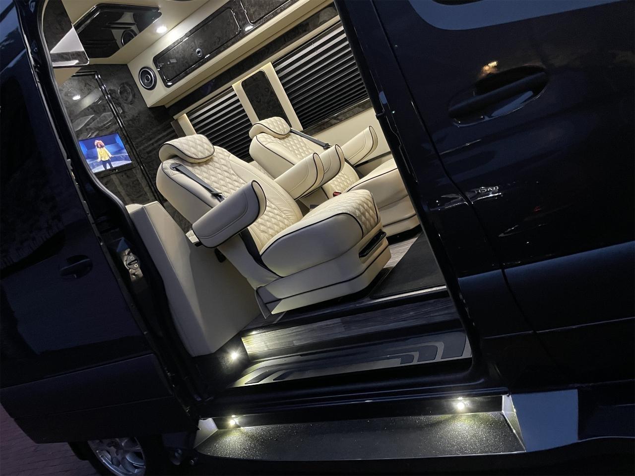 Mercedes-Benz Sprinter Van  2025
