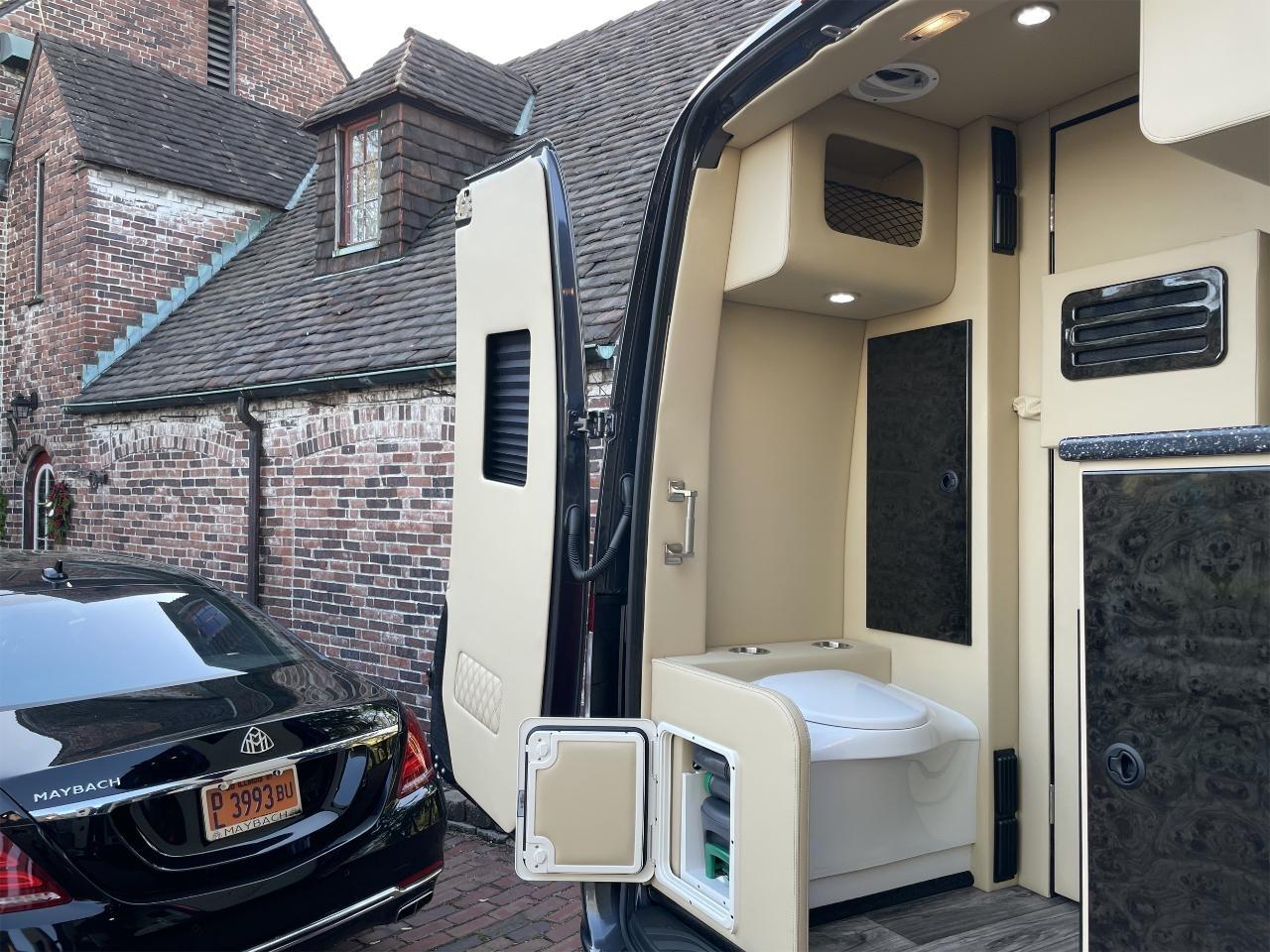 Mercedes-Benz Sprinter Van  2025