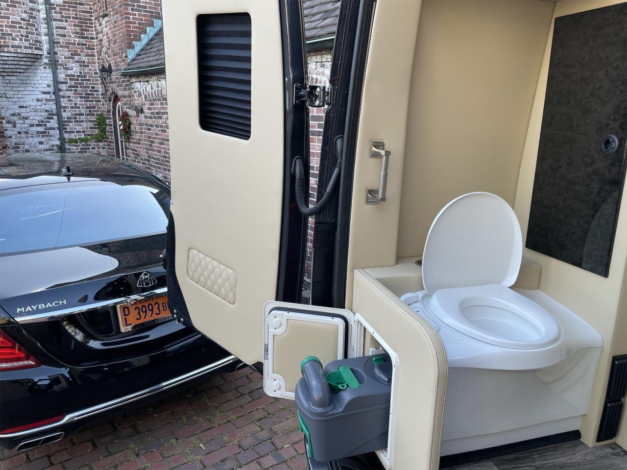 Mercedes-Benz Sprinter Van  2025
