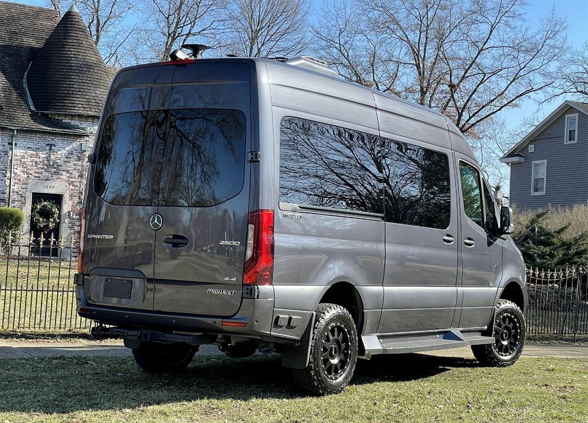 Mercedes-Benz Sprinter Van  2025