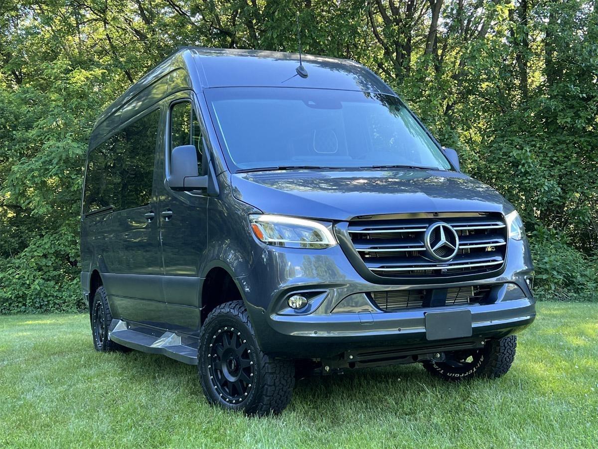 Mercedes-Benz Sprinter Van  2025