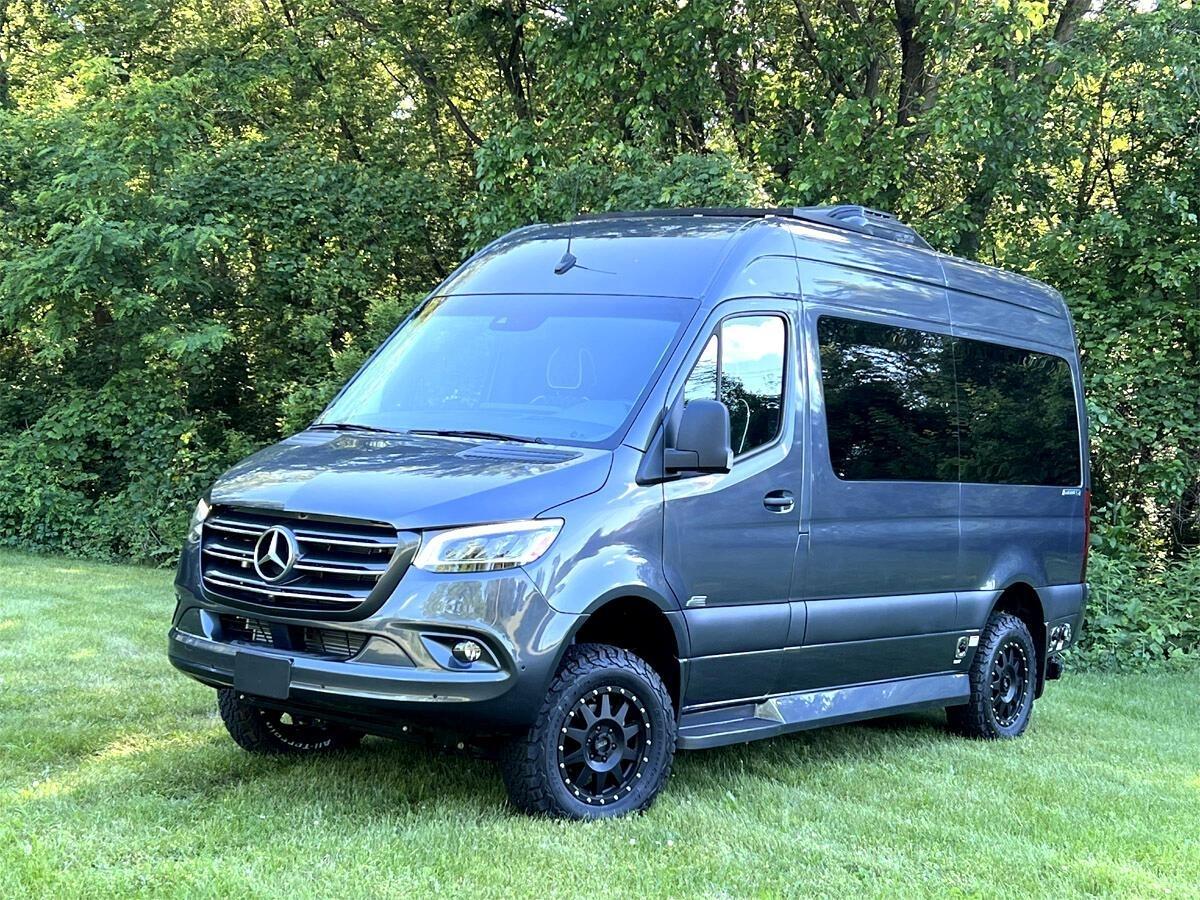 Mercedes-Benz Sprinter Van  2025