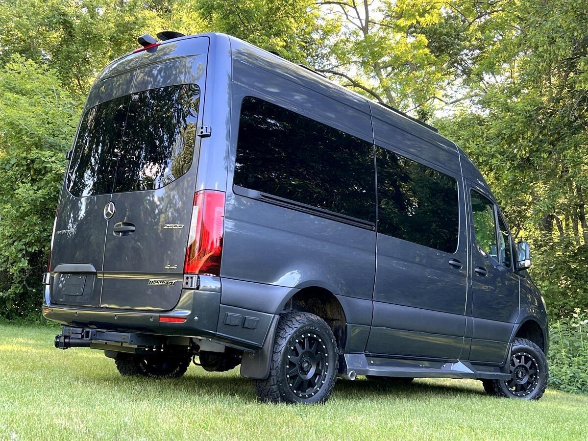 Mercedes-Benz Sprinter Van  2025