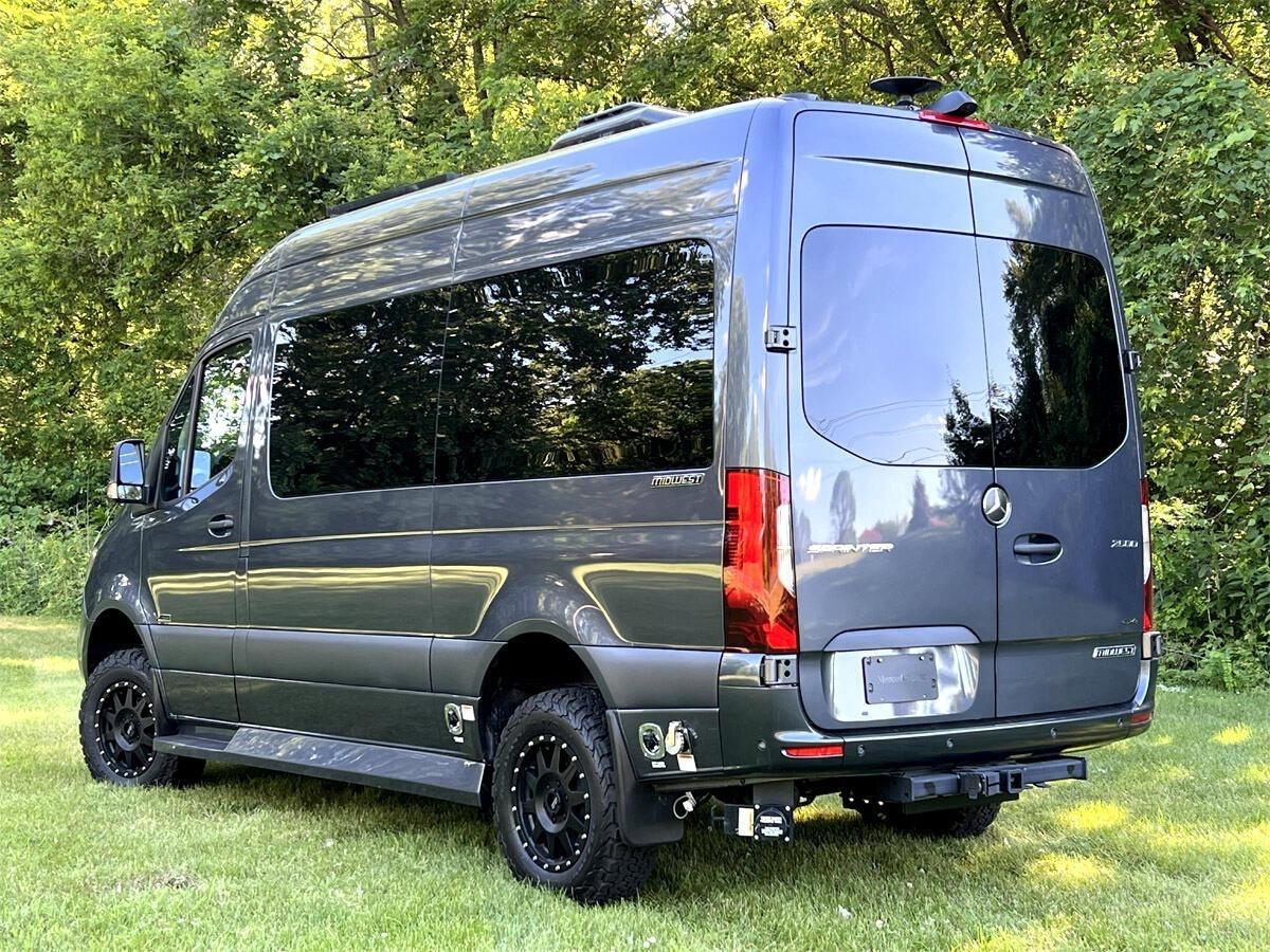 Mercedes-Benz Sprinter Van  2025