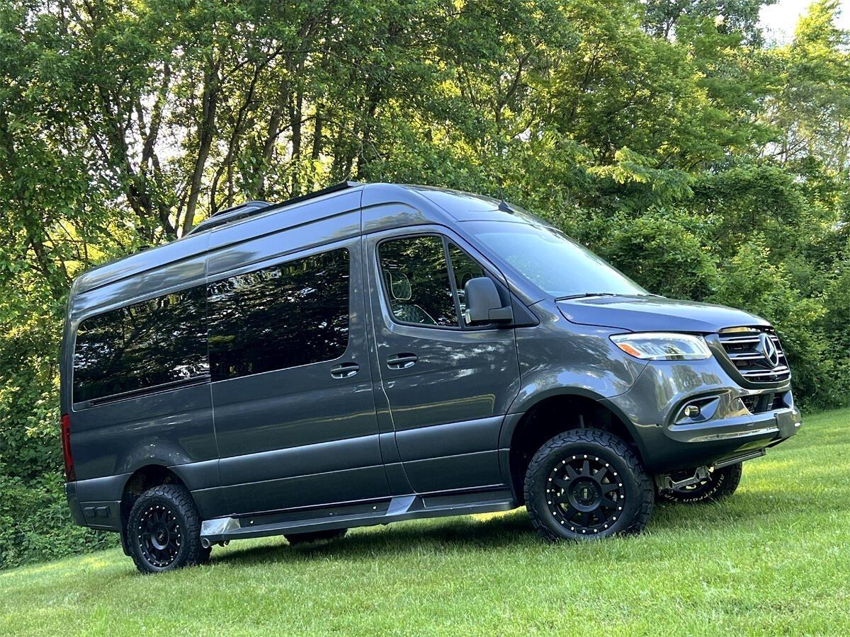 Mercedes-Benz Sprinter Van  2025