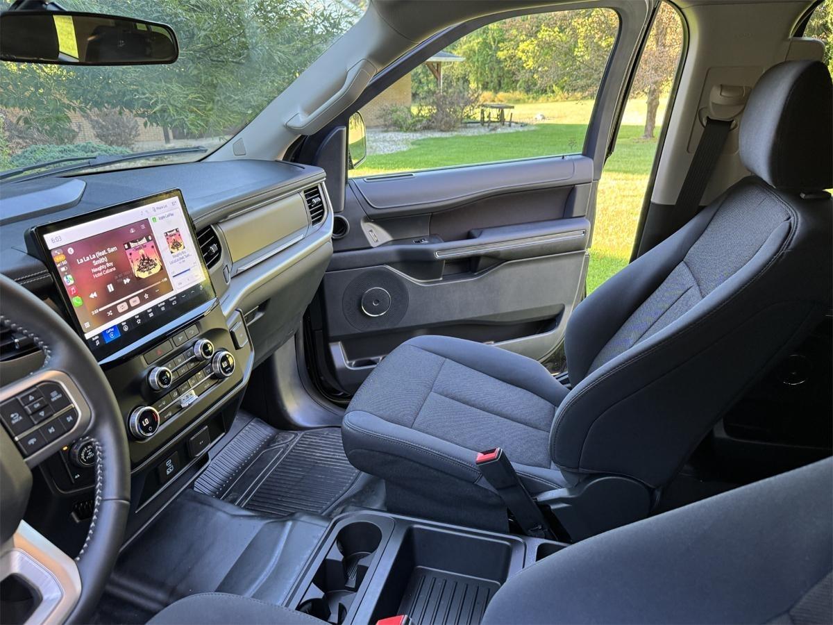 Ford Expedition EL XL 4WD 2023