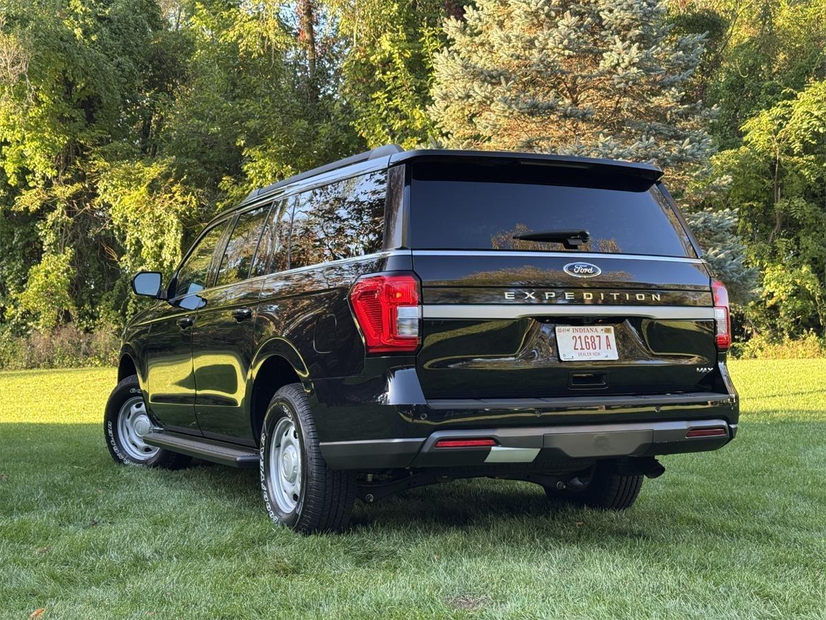 Ford Expedition EL XL 4WD 2023