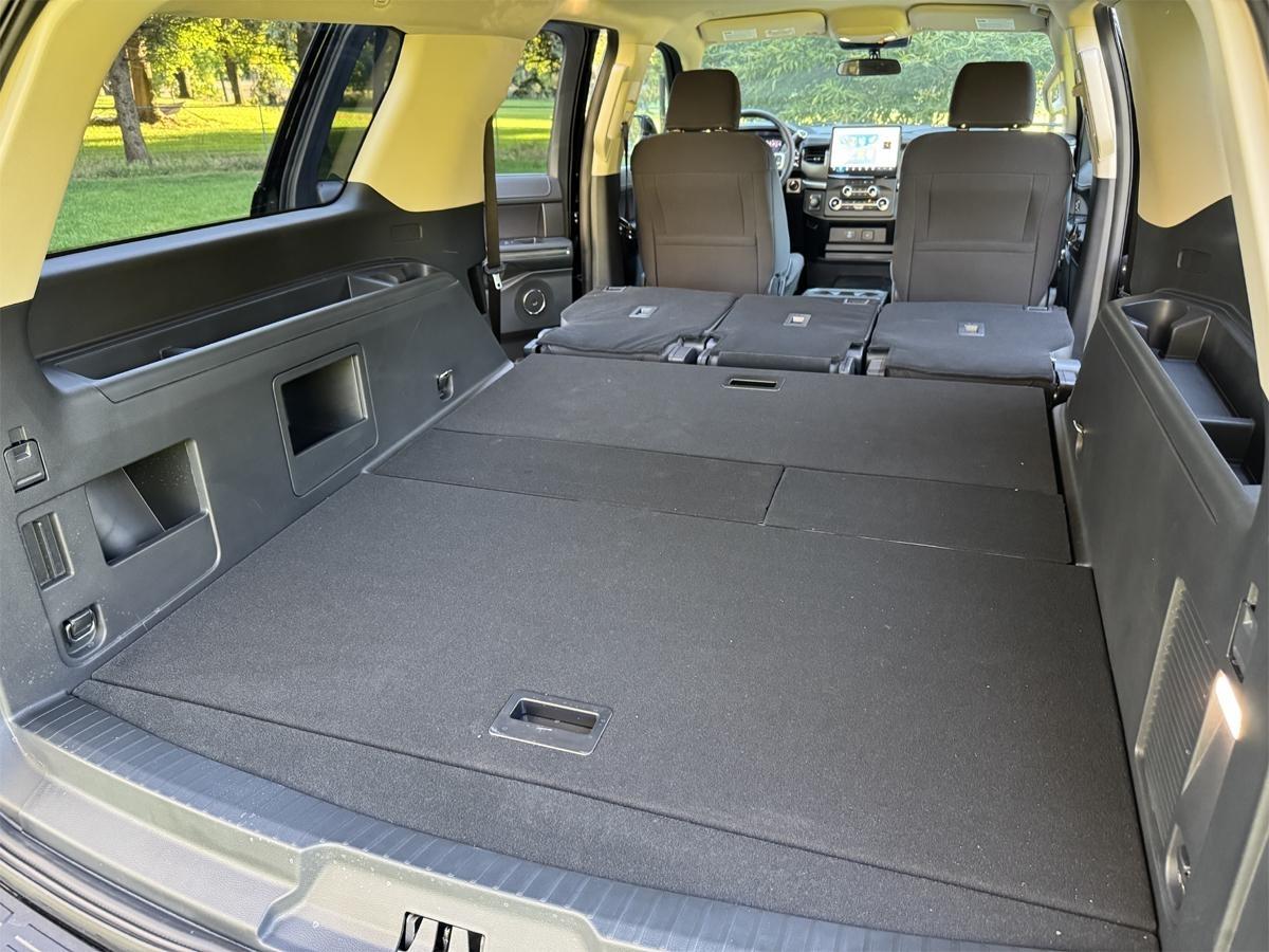 Ford Expedition EL XL 4WD 2023