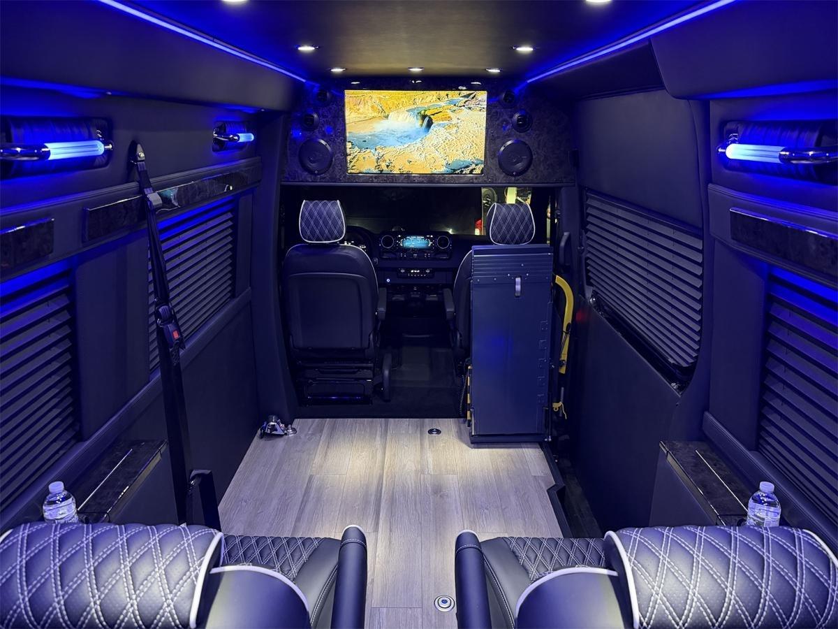 Mercedes-Benz Sprinter 2500 170-in. WB 2024