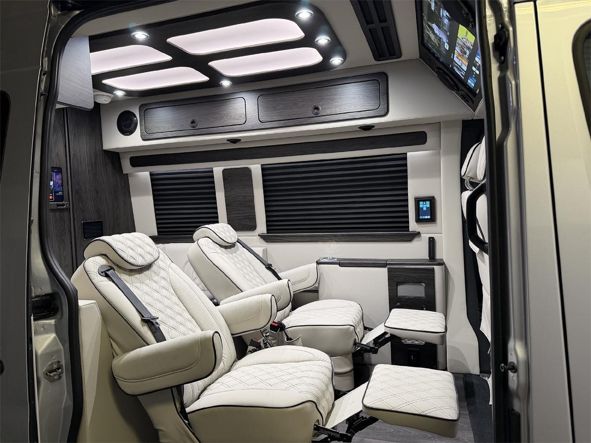 Mercedes-Benz Sprinter 2500 144-in. WB 2024