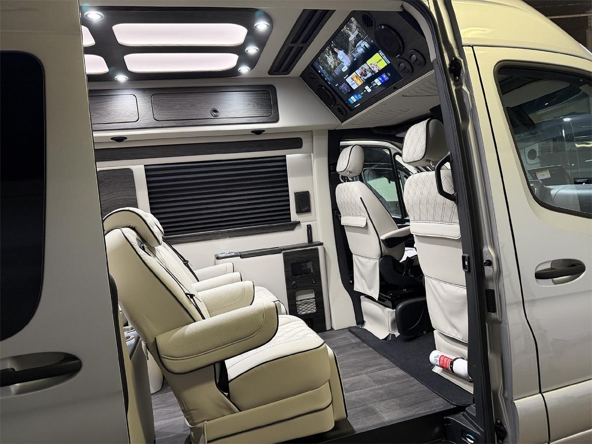 Mercedes-Benz Sprinter 2500 144-in. WB 2024