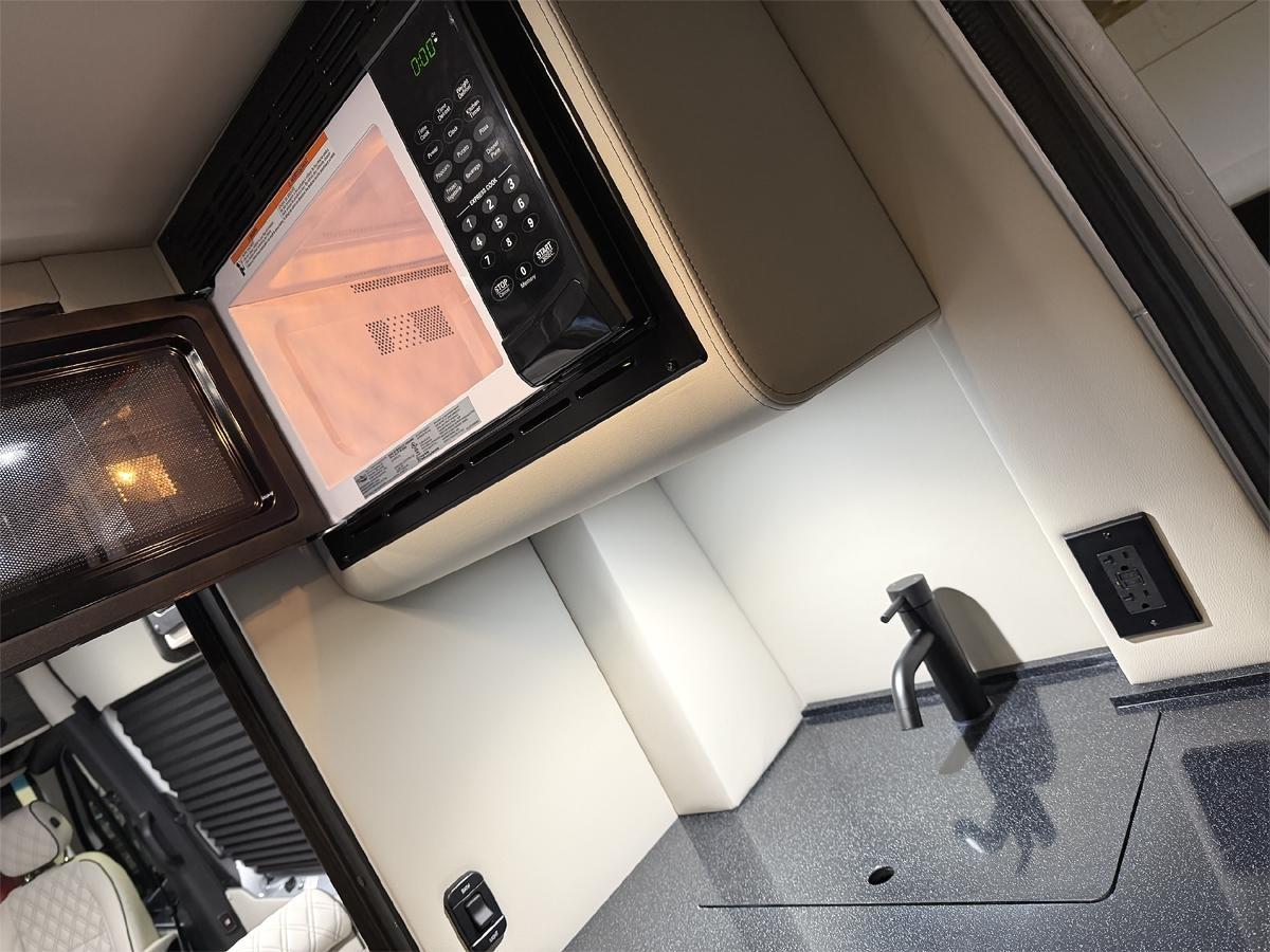 Mercedes-Benz Sprinter 2500 144-in. WB 2024