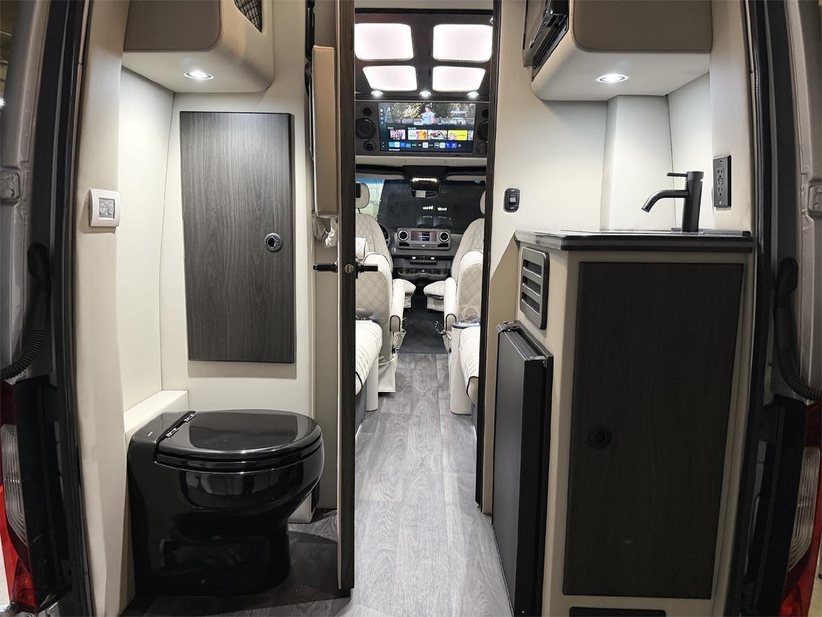 Mercedes-Benz Sprinter 2500 144-in. WB 2024