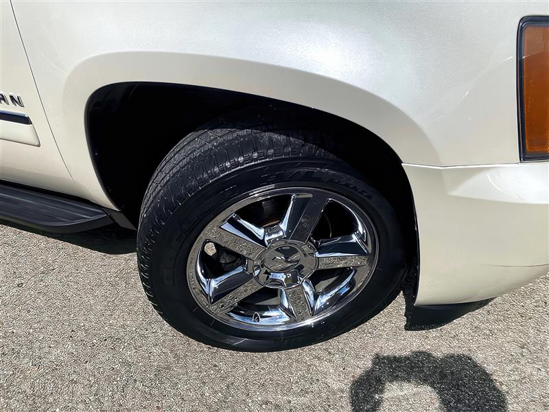 Chevrolet Suburban LTZ 4WD 2013