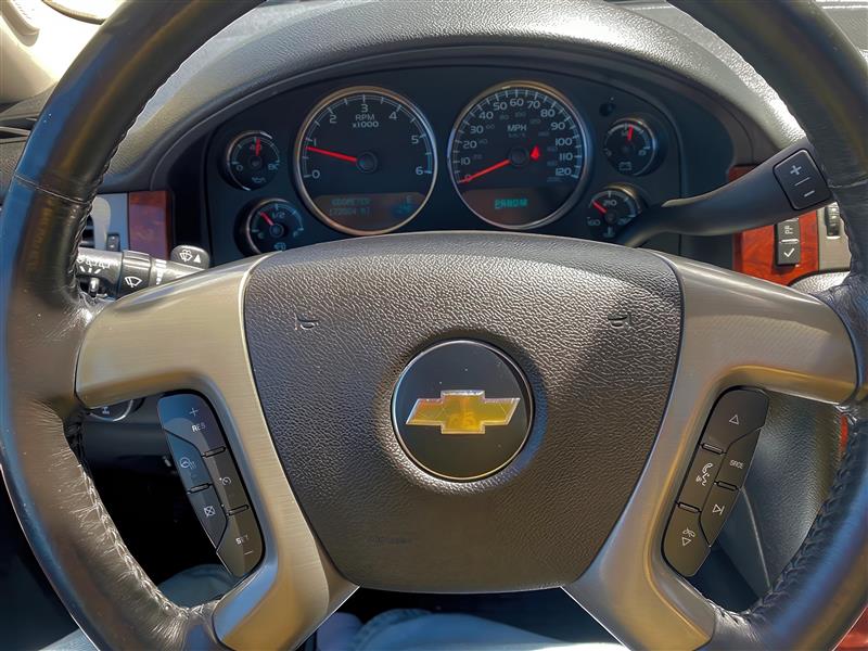 Chevrolet Suburban LTZ 4WD 2013