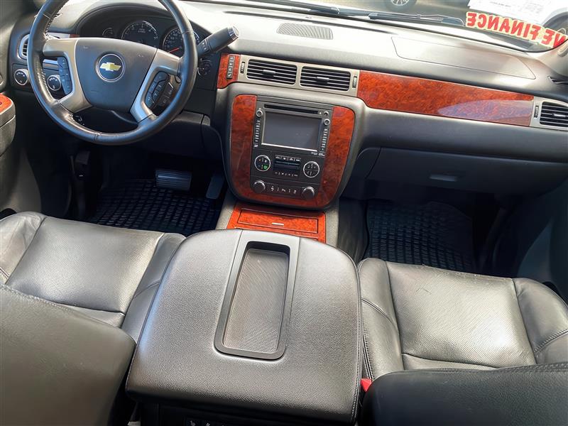 Chevrolet Suburban LTZ 4WD 2013