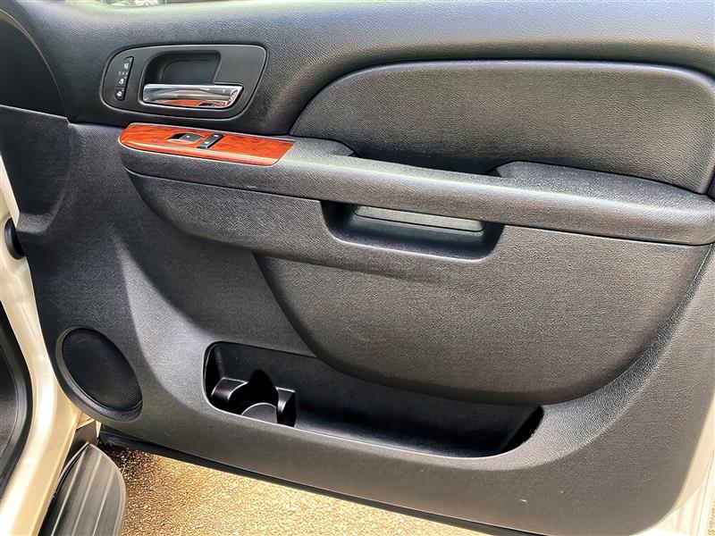 Chevrolet Suburban LTZ 4WD 2013