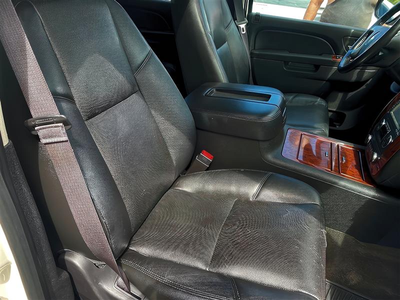 Chevrolet Suburban LTZ 4WD 2013