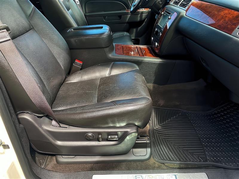 Chevrolet Suburban LTZ 4WD 2013