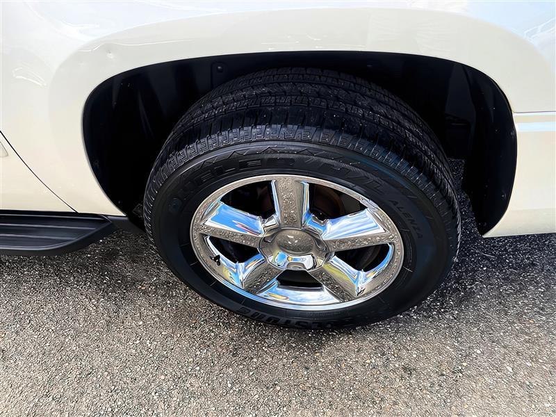 Chevrolet Suburban LTZ 4WD 2013