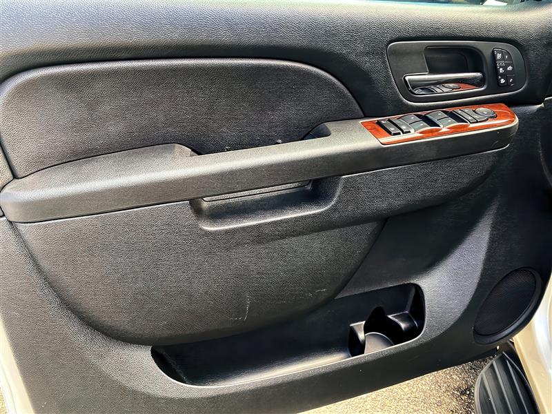 Chevrolet Suburban LTZ 4WD 2013