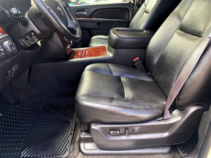 Chevrolet Suburban LTZ 4WD 2013