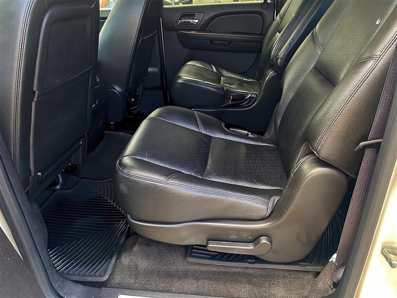 Chevrolet Suburban LTZ 4WD 2013